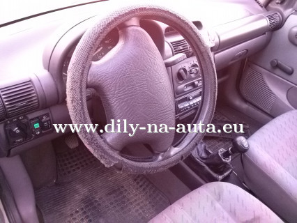 Opel Corsa 3dv bílá na náhradní díly Praha / dily-na-auta.eu