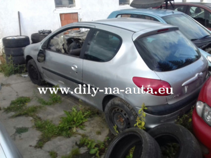 Peugeot 206 stříbrná 1.4hdi na díly ČB / dily-na-auta.eu