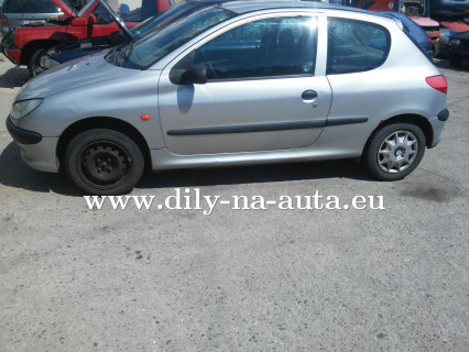 Peugeot 206 stříbrná na díly ČB / dily-na-auta.eu