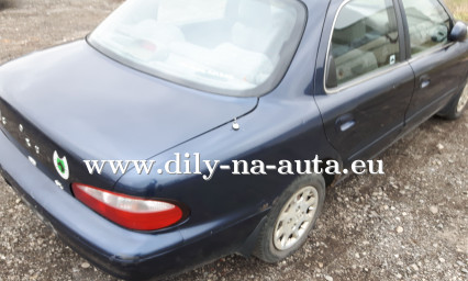 Kia Clarus tmavě modrá metalíza na díly Brno / dily-na-auta.eu