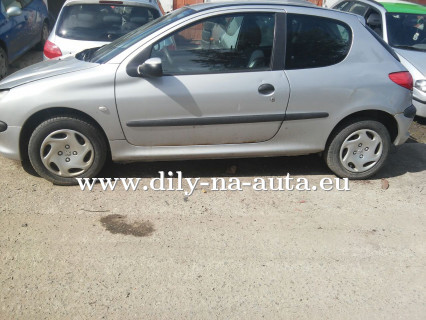 Peugeot 206 stříbrná na díly Plzeň / dily-na-auta.eu