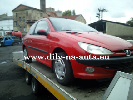 Peugeot 206 červená - díly z tohoto vozu