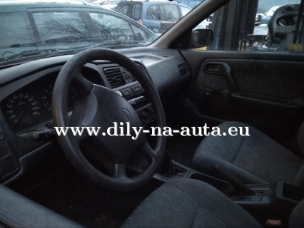 Nissan Primera zelená - díly z tohoto vozu / dily-na-auta.eu