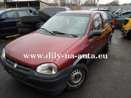 Opel Corsa vínová - díly z tohoto vozu