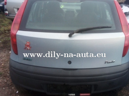 Fiat Punto 2 světle modrá na náhradní díly Pardubice / dily-na-auta.eu